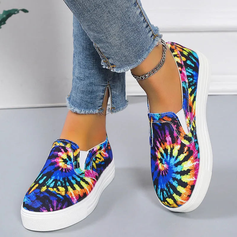 Women's casual flat-bottom canvas sneakers in multiple colours on a white background