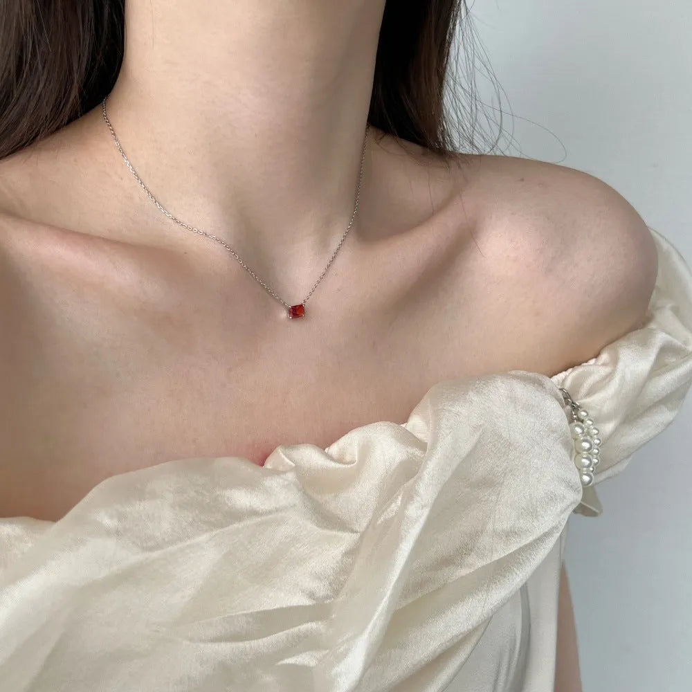 925 silver four-claw square ladies clavicle chain electroplated finish platinum white diamond colour