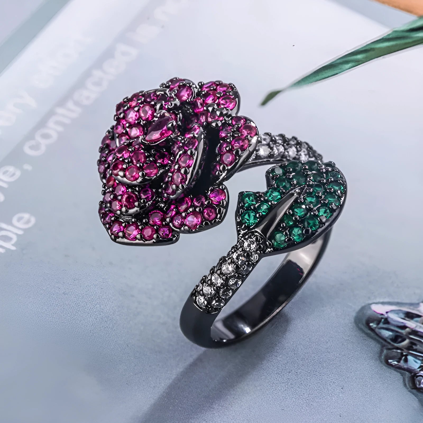 Gold-plated black gold simulation corundum flower personality ring with geometric design