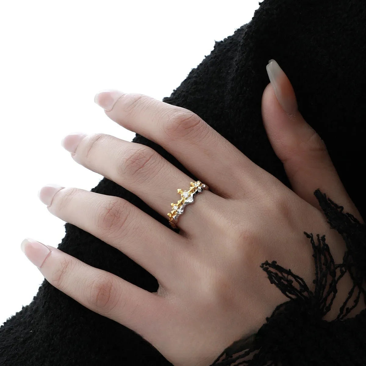 Adjustable opening silver ring with electroplated white gold or black gold finish