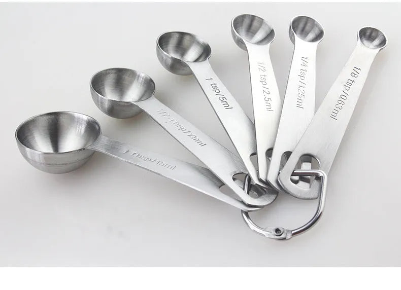 Set of 6 18/8 stainless steel measuring spoons with engraved US metric markings and D-shaped ring