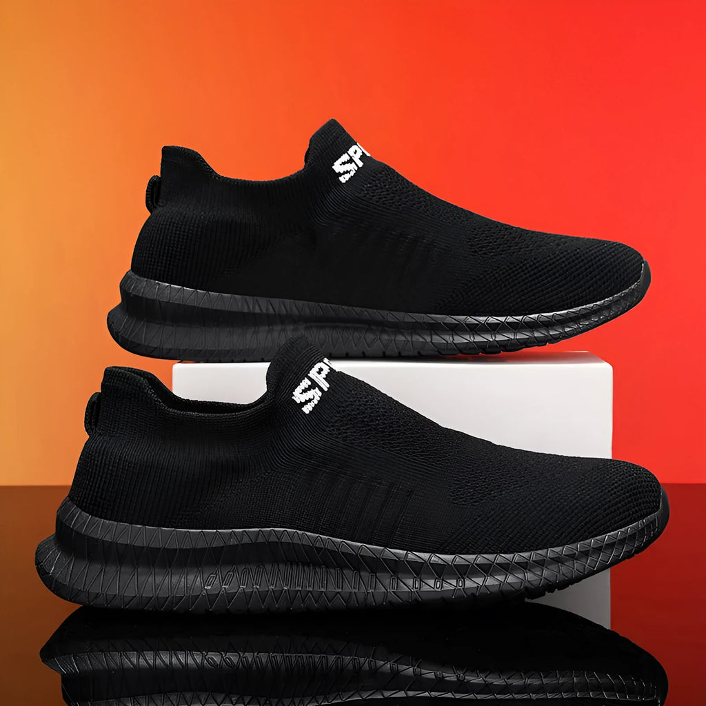 Men's low-top Flyknit sports shoe in a solid colour on a white background