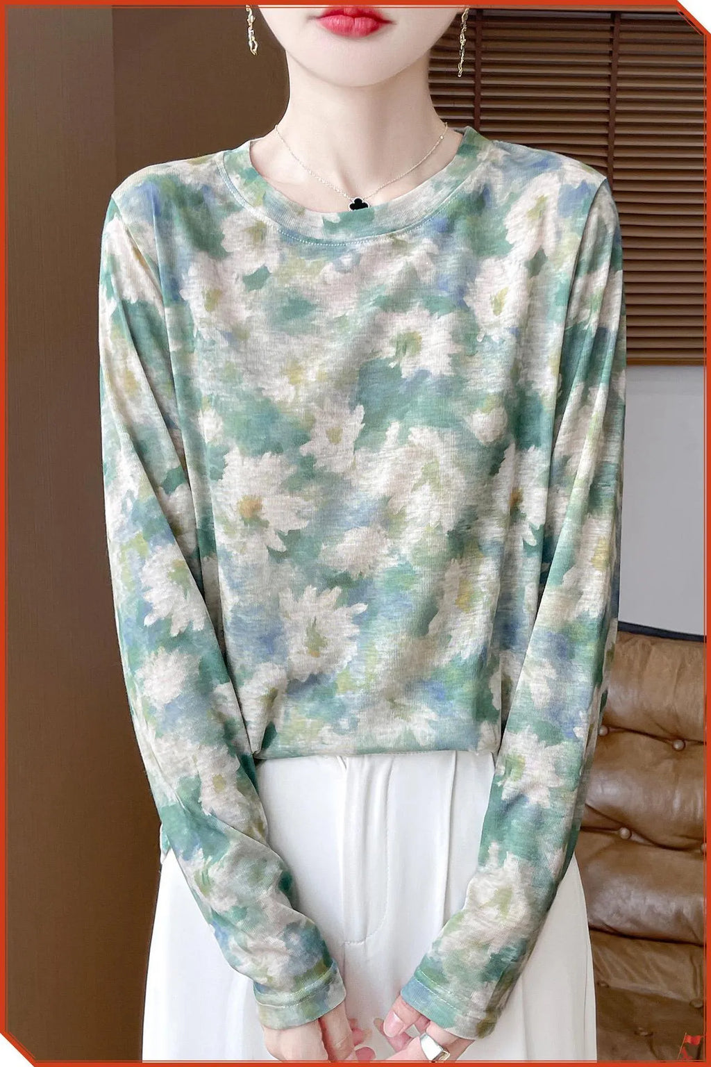 Round neck Tencel cotton pullover with printed floral design in moderate thickness knitted fabric