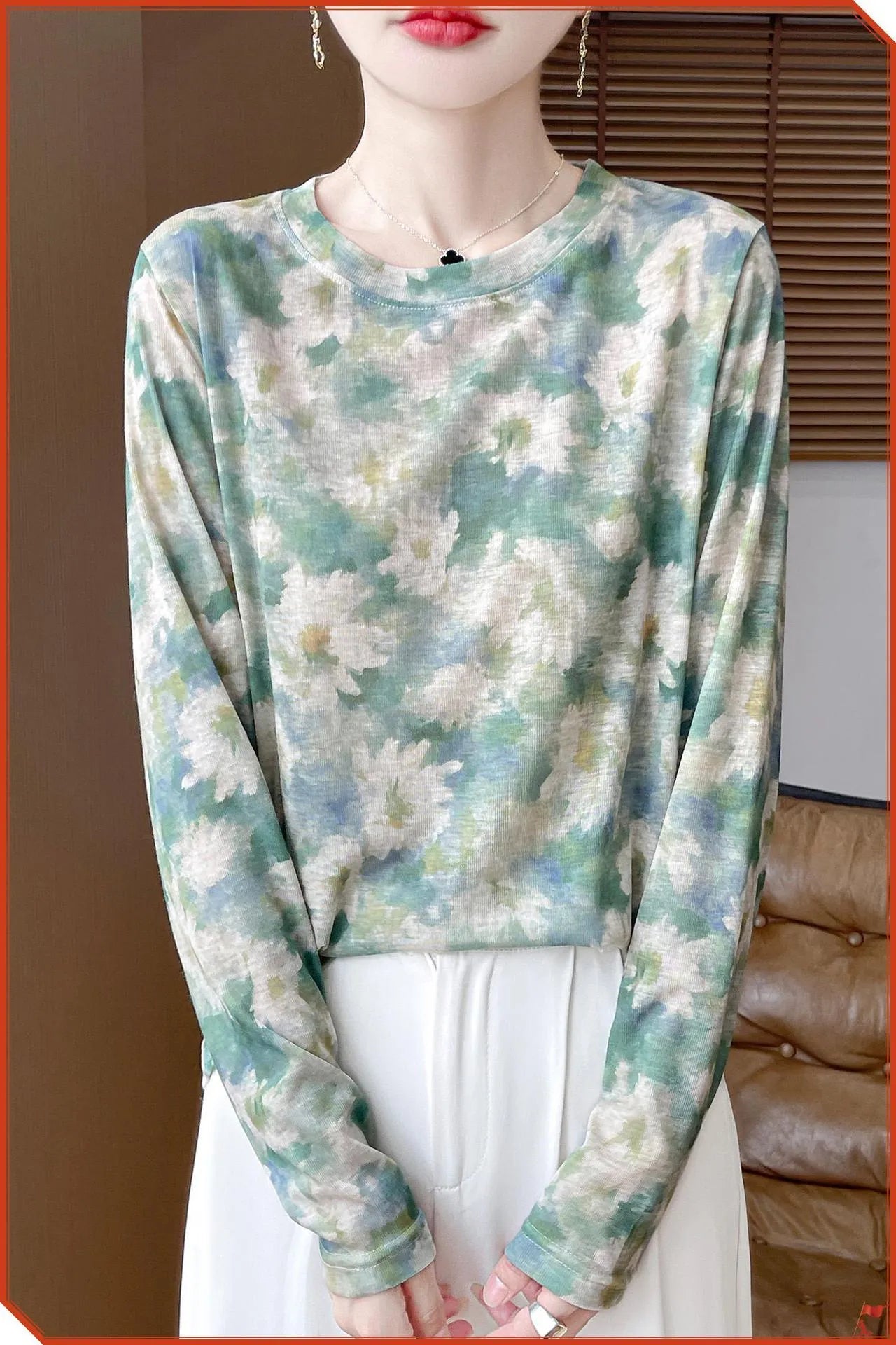 Round neck Tencel cotton pullover with printed floral design in moderate thickness knitted fabric