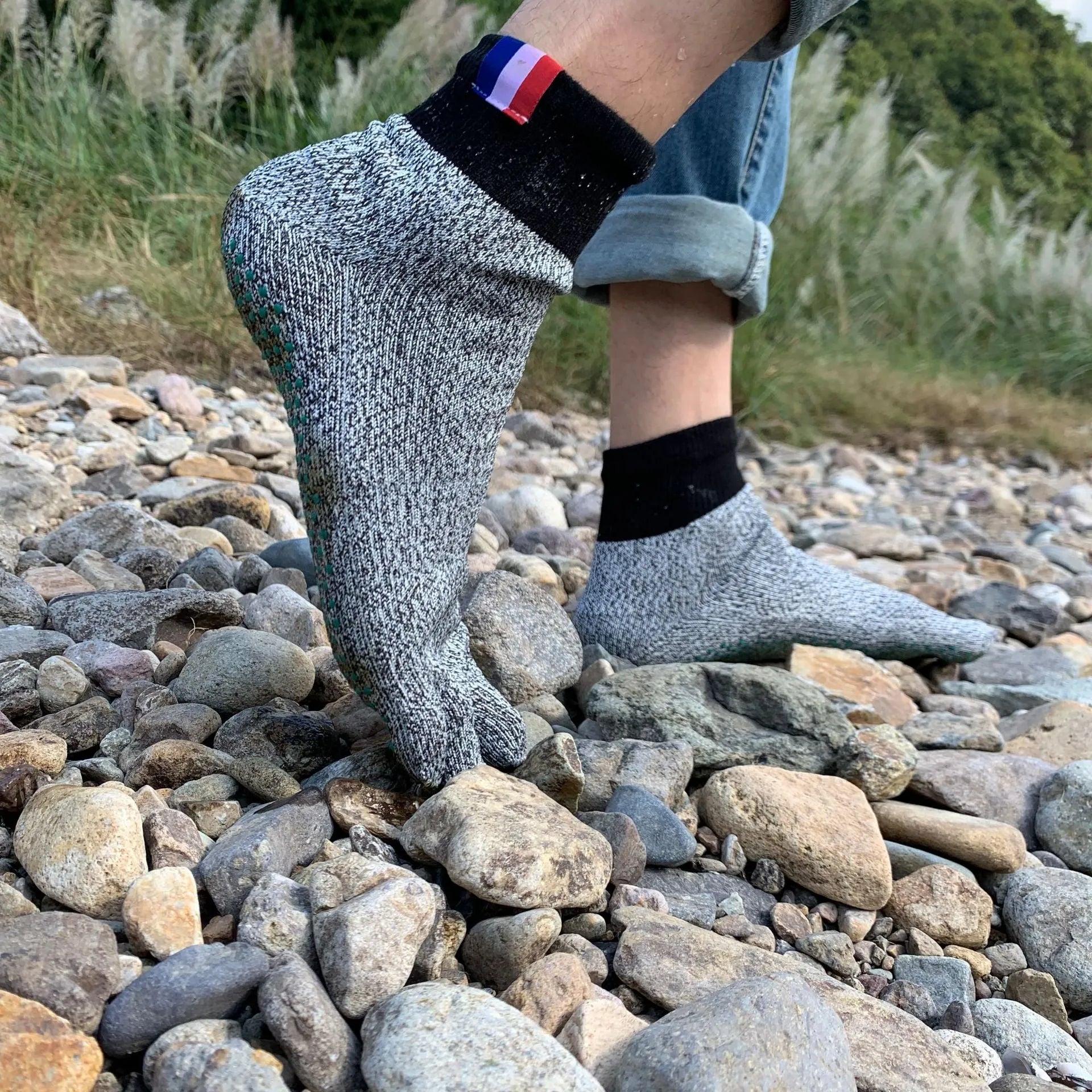 Anti cut protective socks in grey red, HPPE and rubber, unisex size 25.5cm