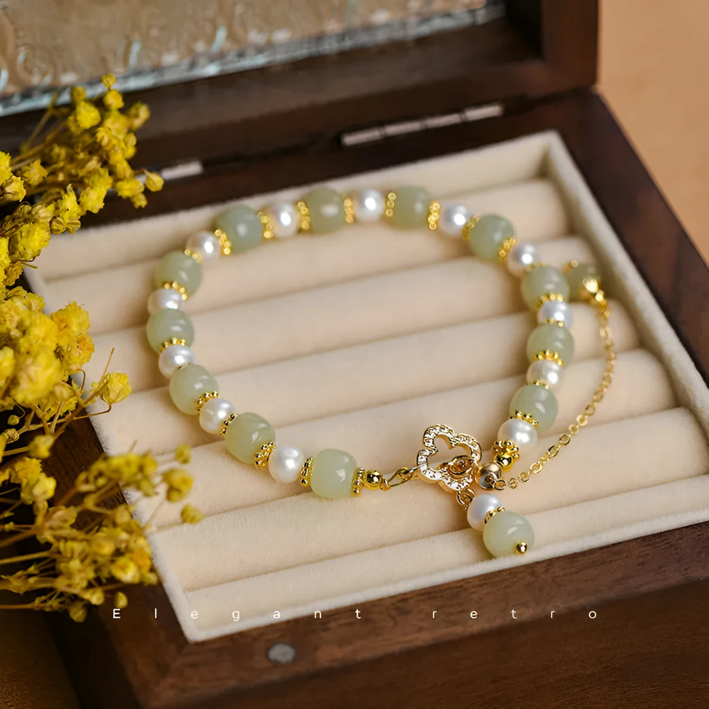 Women's bracelet with natural Hetian jade pearl pendant and gold-coloured alloy components