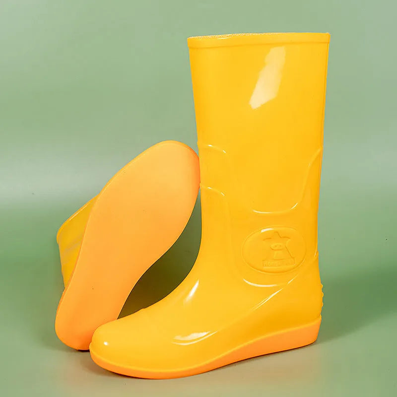 Flat plastic rain boots in white and yellow colours with high tube design