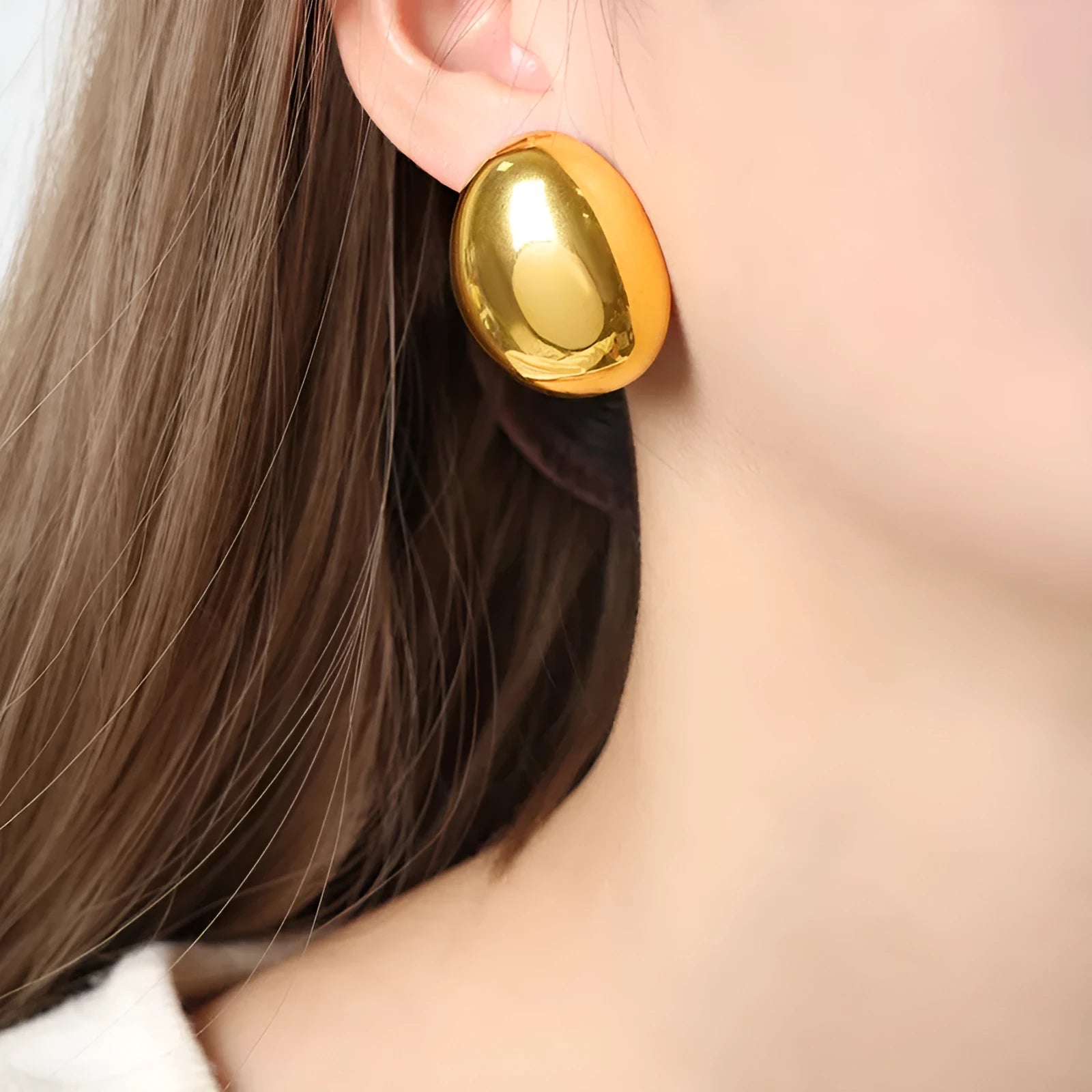 Geometric stainless steel ear studs with a glazed electroplated finish in colour DFE139.