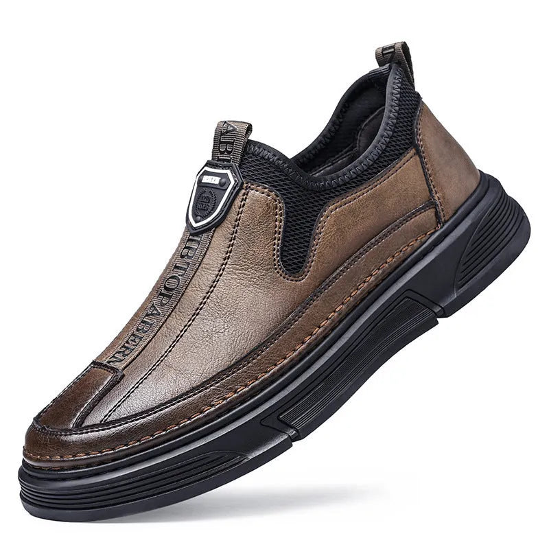 Men's solid colour leather casual shoes with round toe design in black or brown options
