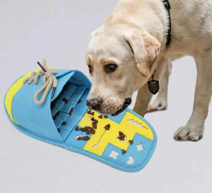 Felt cloth dog chew toy, 58 g, slow food design, available in blue, green, or orange