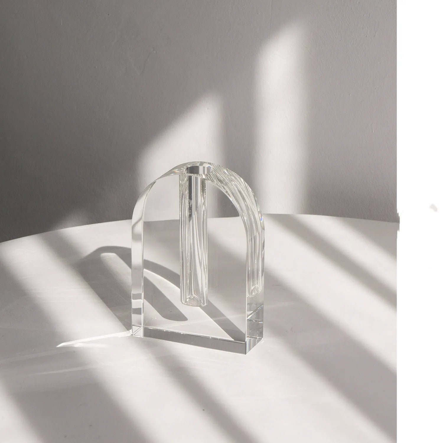 Transparent crystal vase from Solidification Series with simple modern style