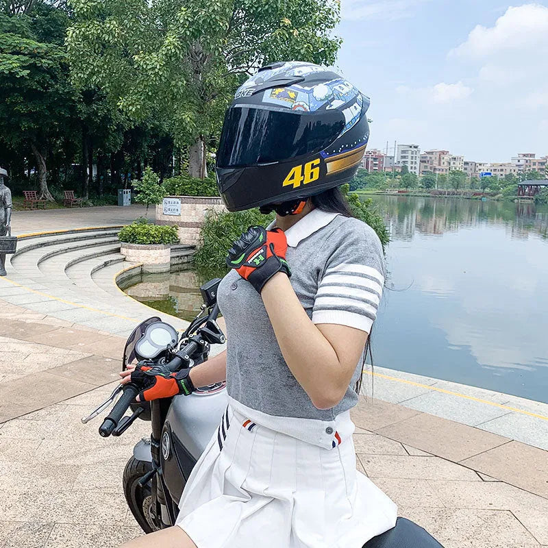 Dragon colour ABS plastic motorcycle helmet for men and women, shown in a large size range.