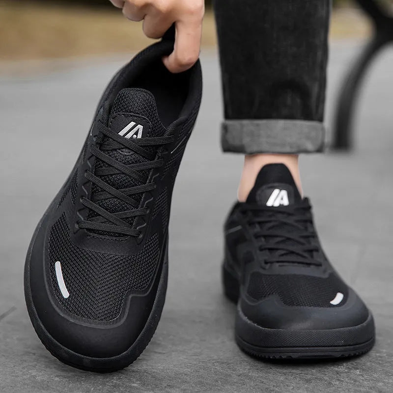 Men's lightweight mesh casual sneakers with fabric upper, rubber sole, flat heel, lace-up, in black colour