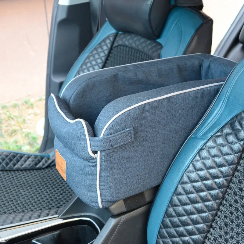 Folding pet car central control nest in dark blue or plaid, 49 x 25 x 21cm, with 1.5m shoulder strap for cats up to 12kg and dogs up to 8kg.