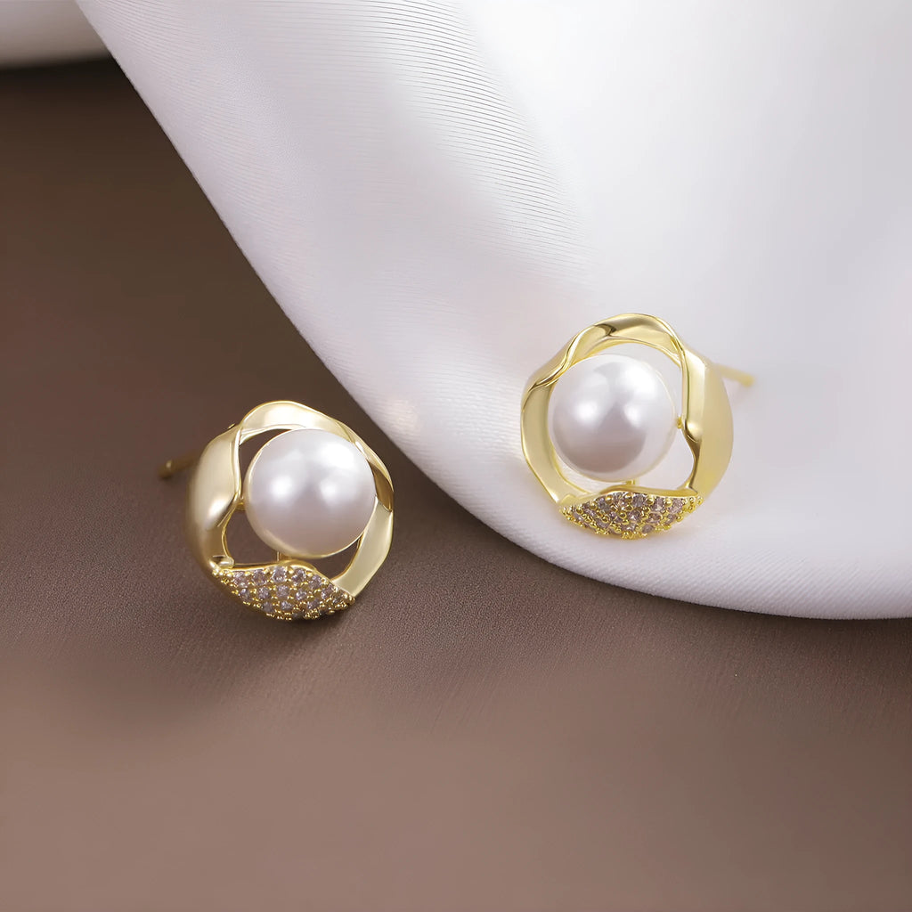 Beizhu gold plated round cubic zirconia stud earrings in white colour, approximately 1.2 cm diameter