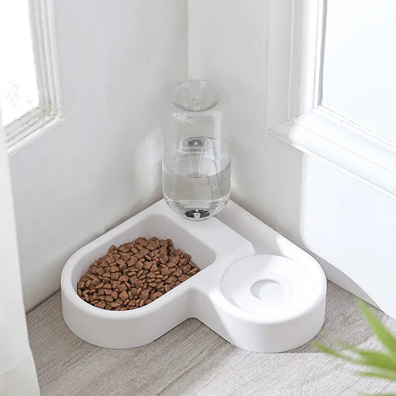 White compact cat water fountain with food-grade materials measuring 22cm x 26cm x 16cm