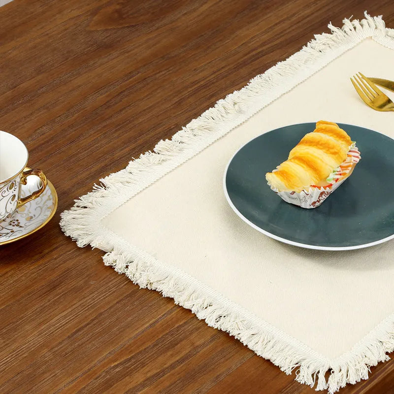 Square polyester placemat in beige or white, sizes 30x30cm and 45x30cm, for dining table protection.
