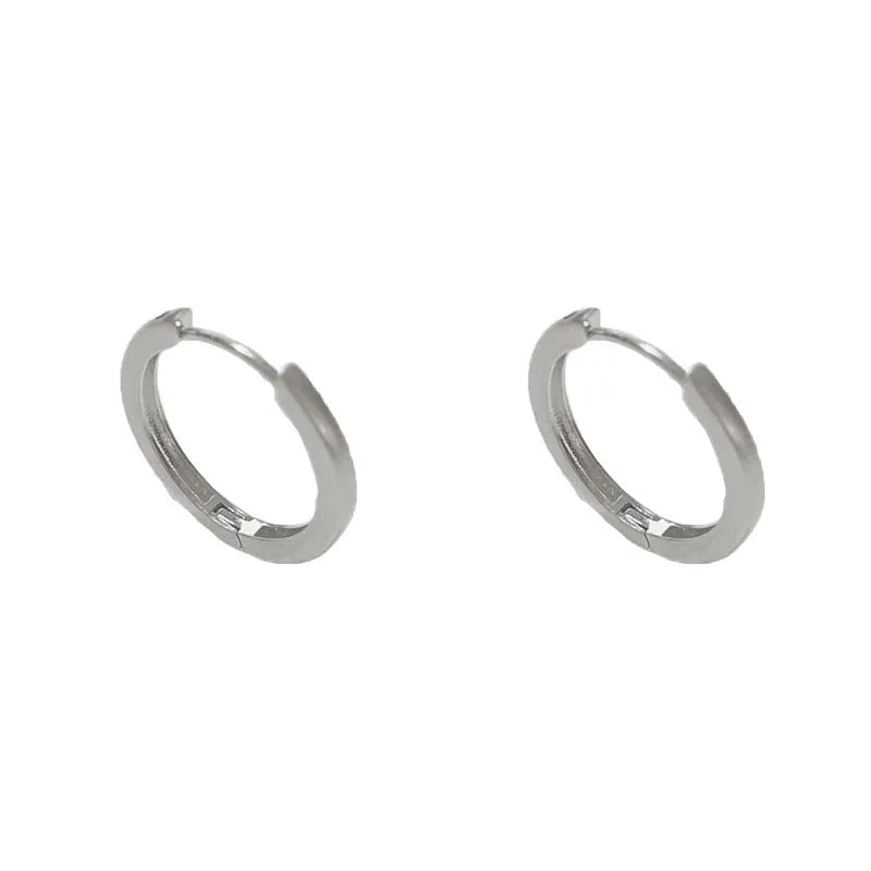 Geometric round copper ear clip with gold plating and single eyelet design