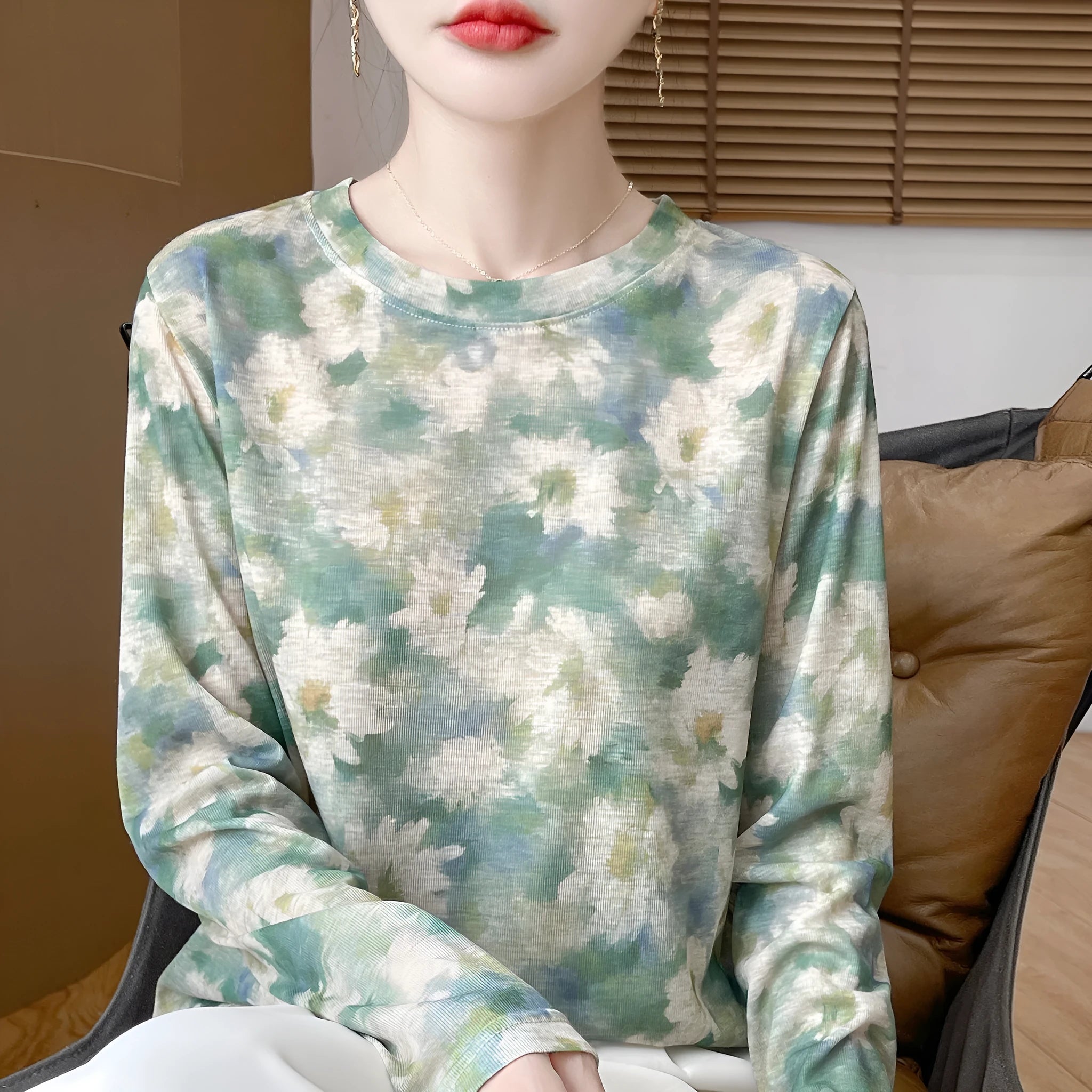 Round neck Tencel cotton pullover with printed floral design in moderate thickness knitted fabric
