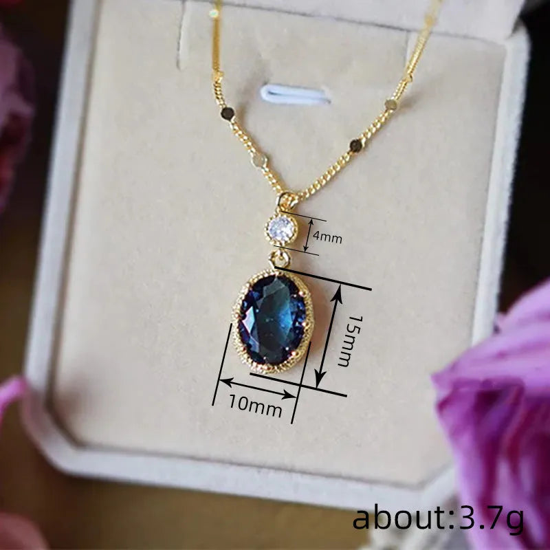 Geometric pendant necklace with a gold electroplated finish on a copper chain, French retro style.