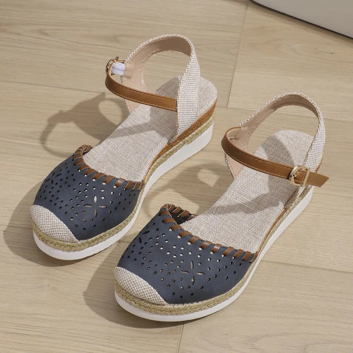 Women's beige casual wedge shoes with a hemp rope platform and round toe.