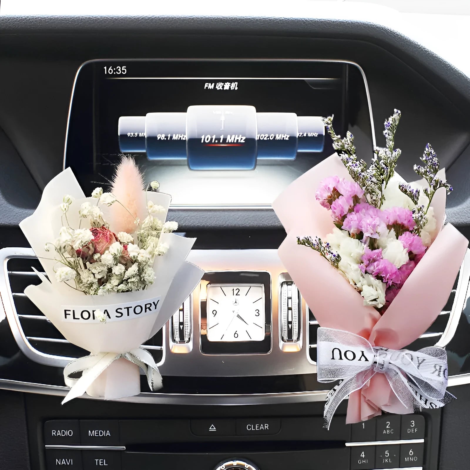 Dried flower car air freshener with botanical bouquet for vehicle air conditioning vents