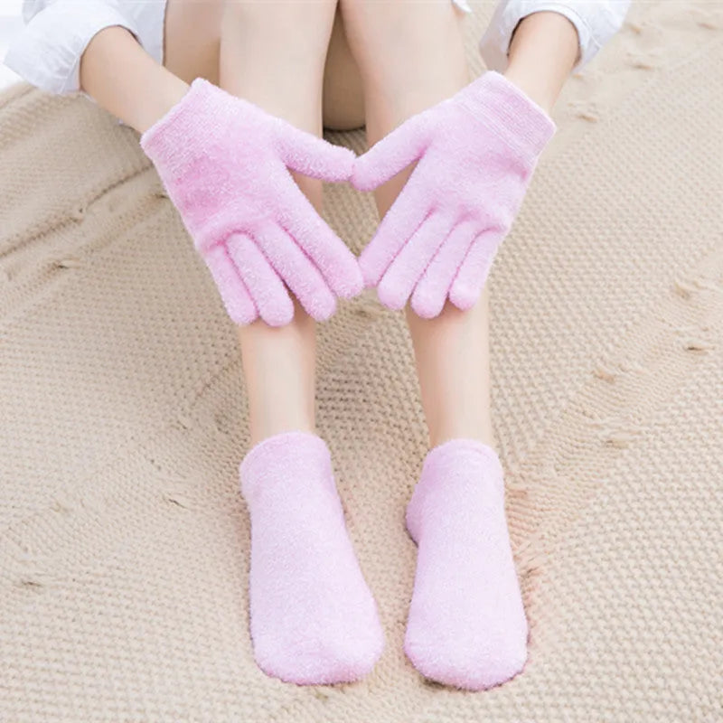 Pink spa gel gloves and socks for moisturising hand and foot care with Vitamin E enriched gel