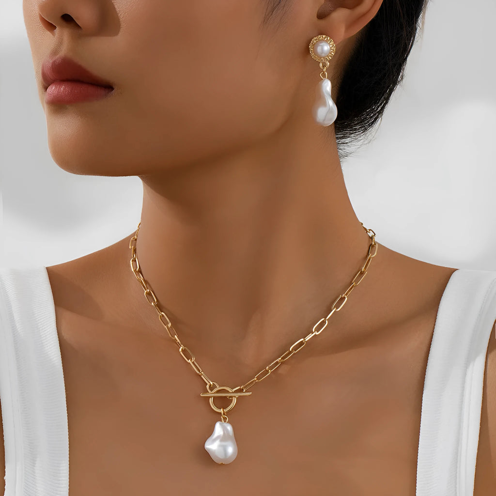 Gold-coloured retro baroque style necklace and pearl ear studs set for women.