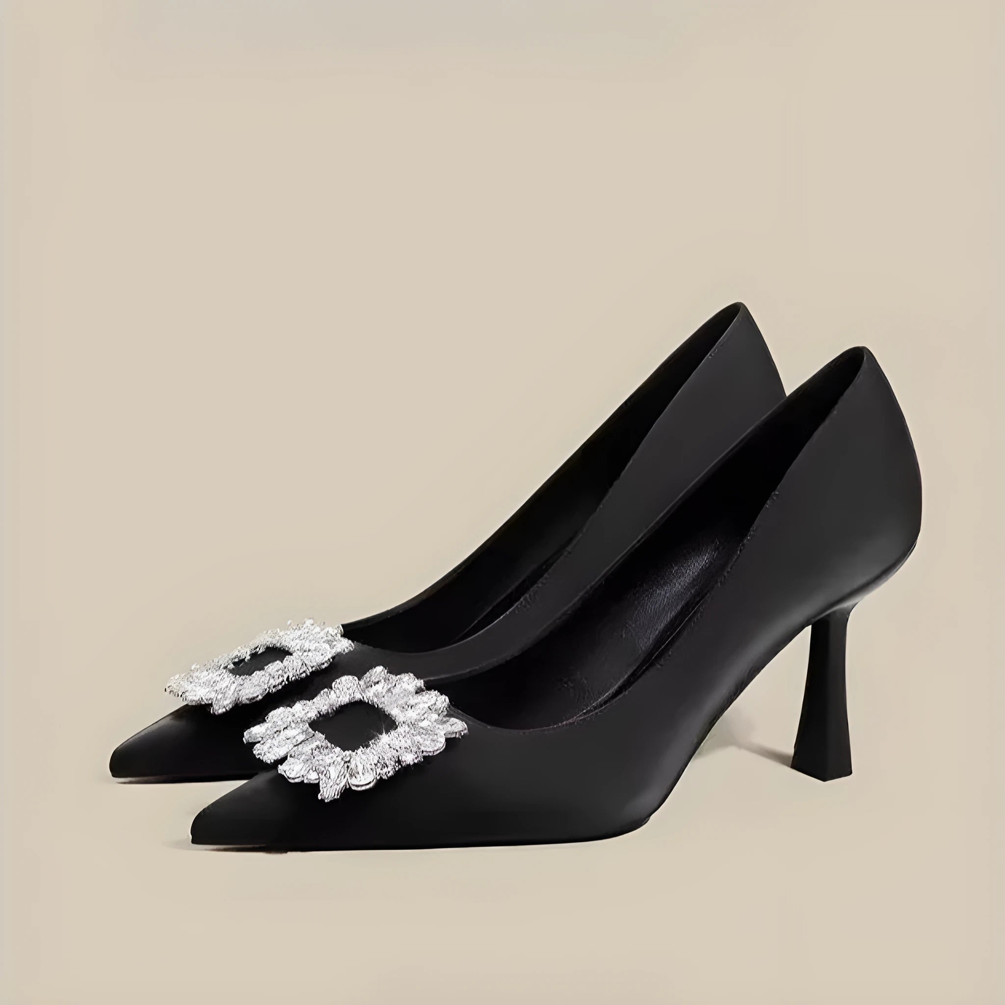 Women's creamy-white pointed-toe stiletto pumps with 3-5cm heel and low-cut design