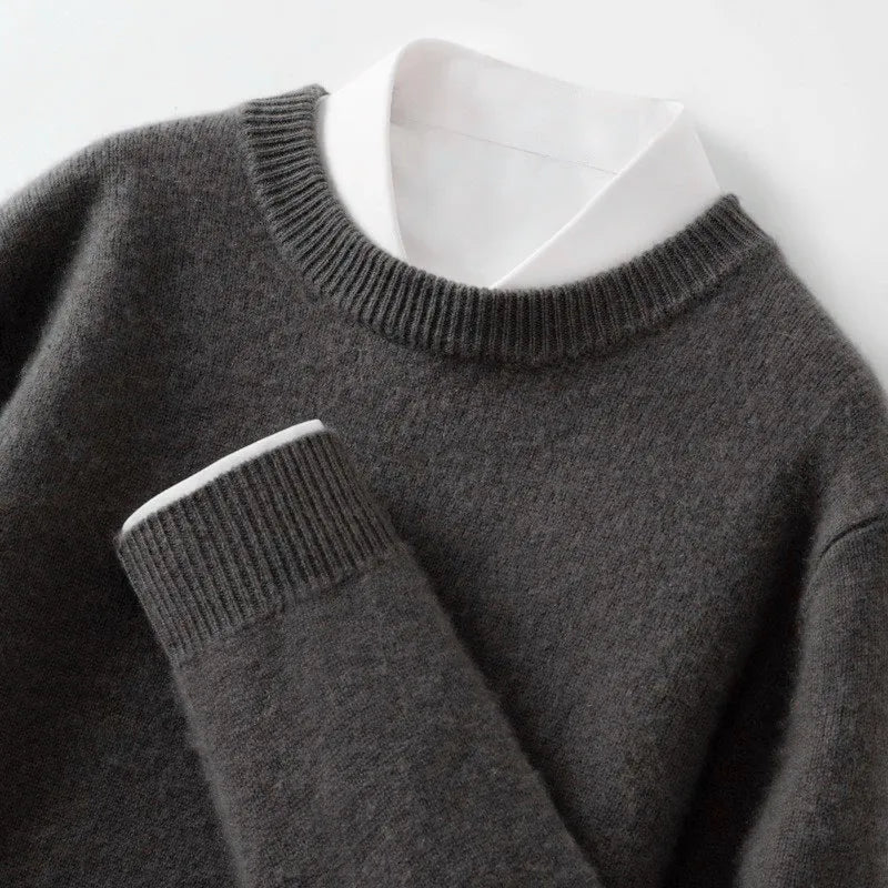 Men's round neck solid colour pullover sweater in slim fit, viscose blend, available in black
