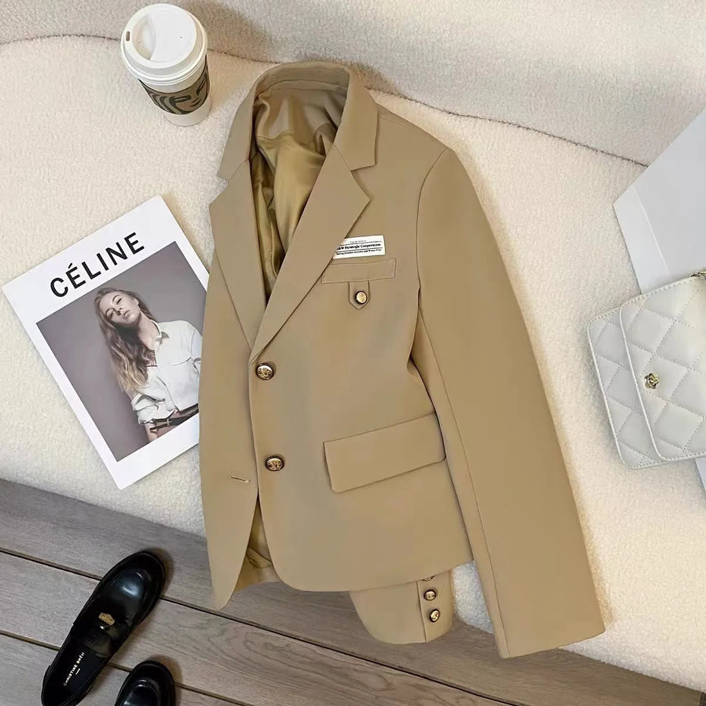 Black women's loose-fit short suit coat with regular sleeves and pockets.