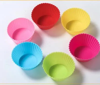 12 reusable silicone cupcake liners in 6 colours, with two nonstick baking cups of each colour.