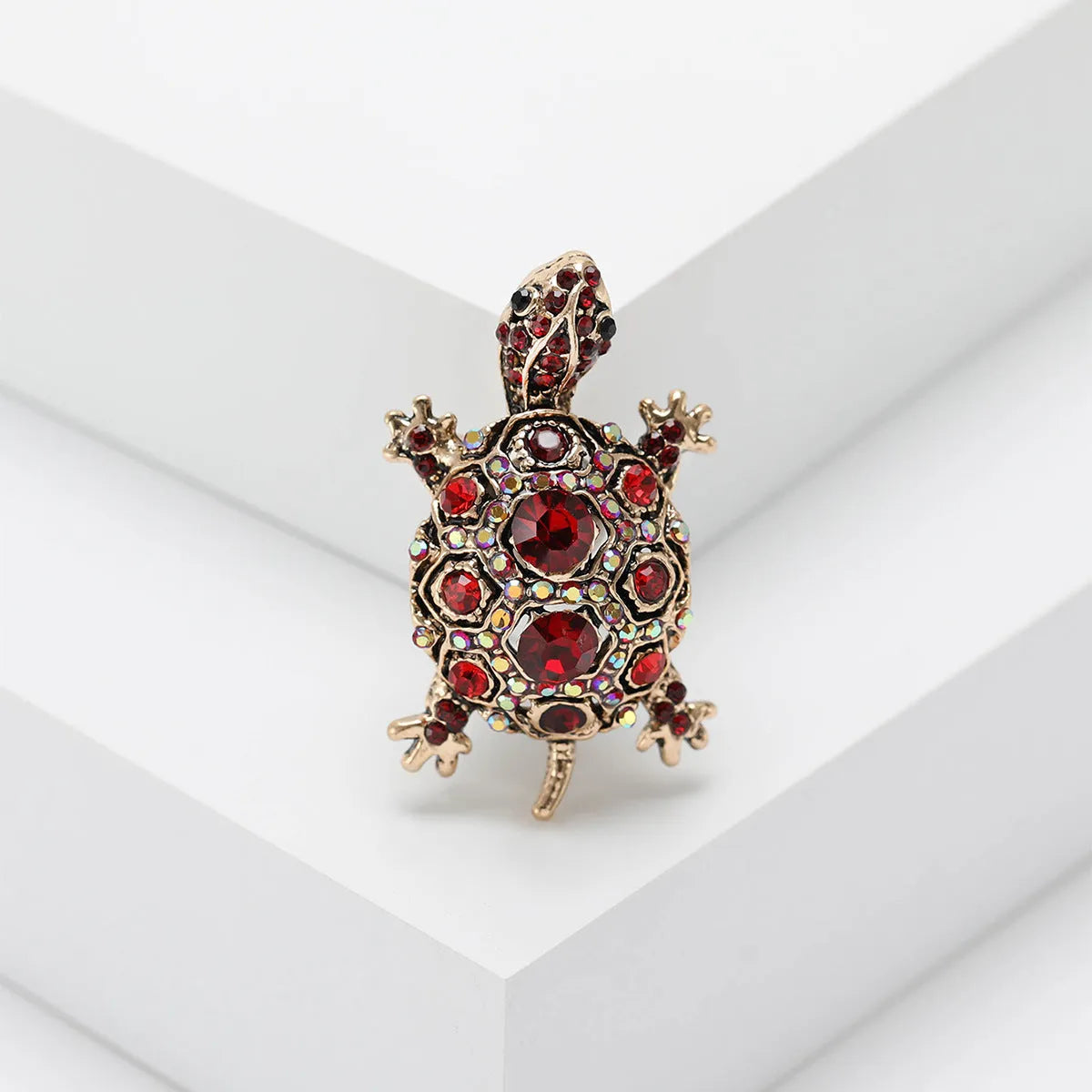 Retro rhinestone turtle brooch in alloy material available in blue, green, red colours