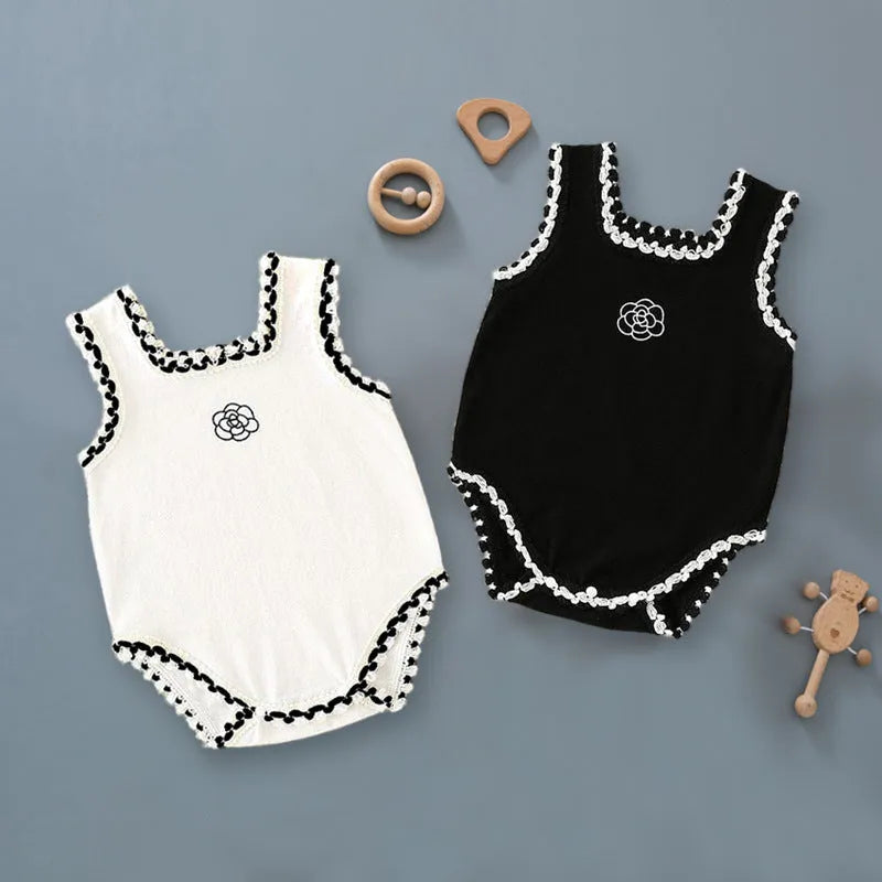 Baby triangle rompers made of cotton, sleeveless with lace accent, available in white and black, sizes for heights 59-90cm.