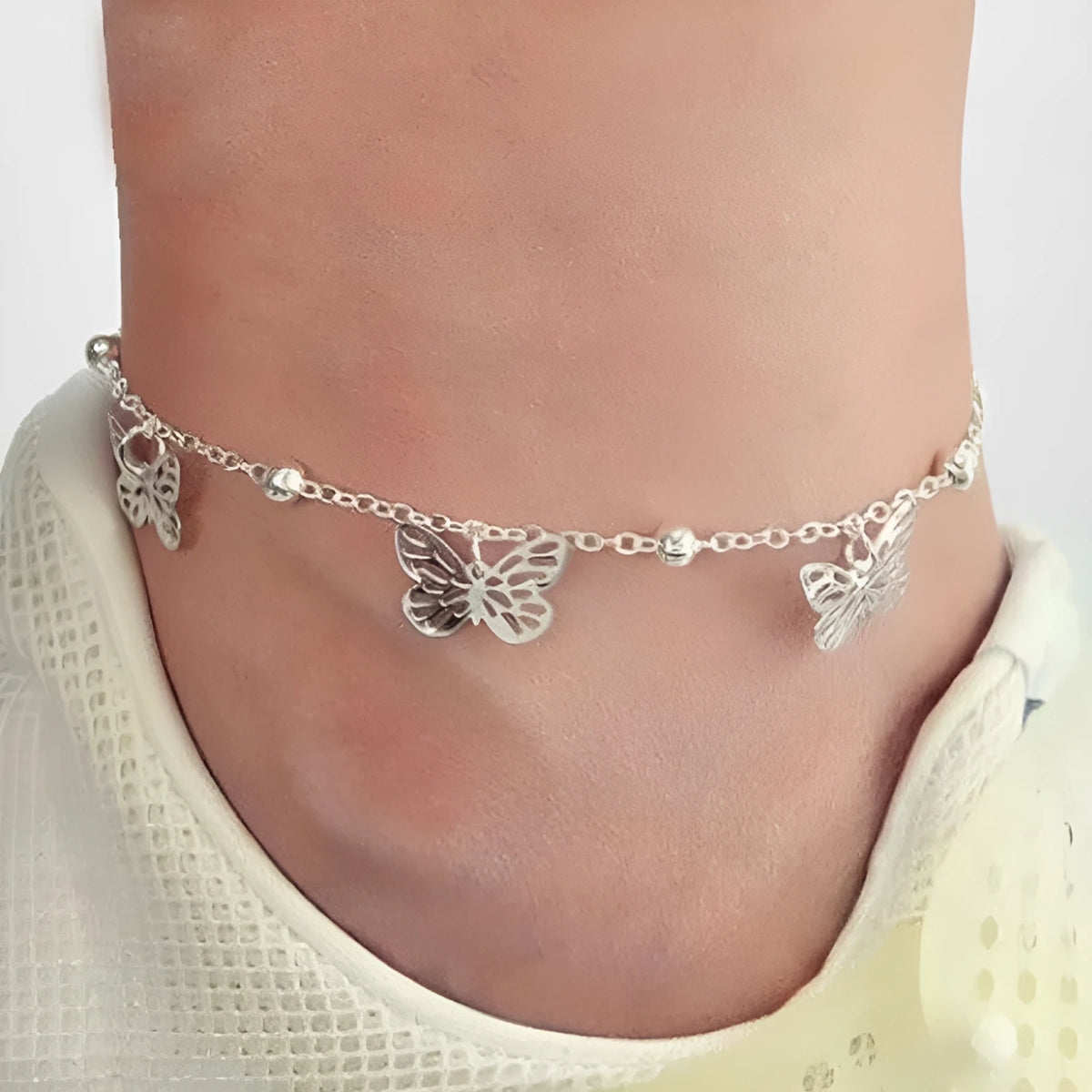 Handmade hollow butterfly anklet for women in gold or silver alloy with animal zodiac modelling
