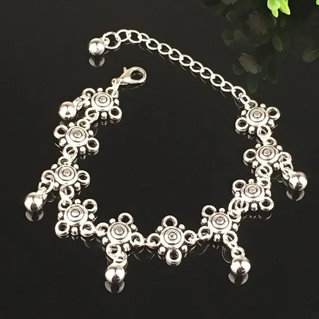 Silver-tone starfish anklet made from electroplated alloy, 17cm length with 10cm tail chain.