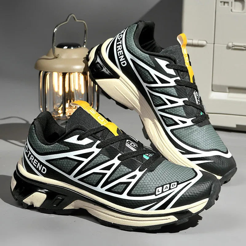 Low-top hiking shoes in artificial leather with mesh lining and rubber sole.