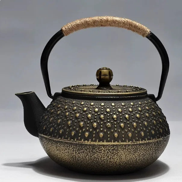 Cast iron teapot with Japanese patterns and 0.9 litre capacity