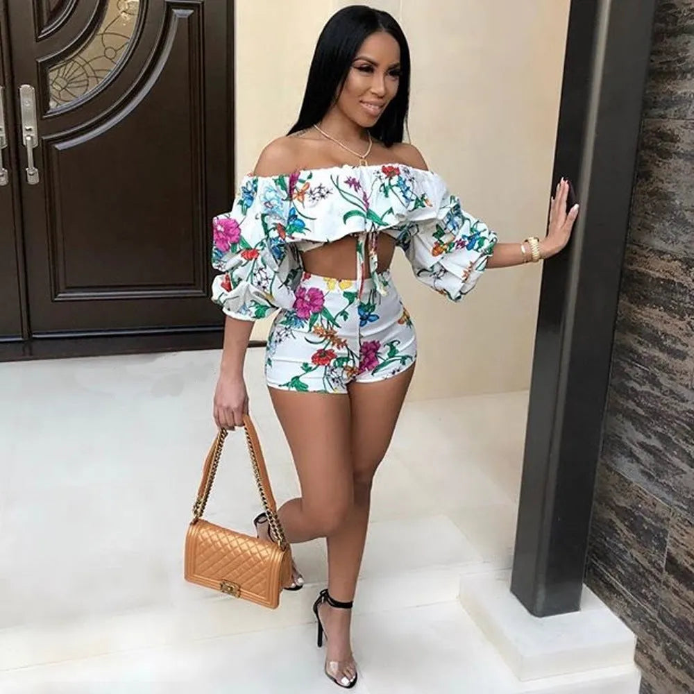 Multicolour digitally printed two-piece outfit with fluffy long sleeves and shorts.