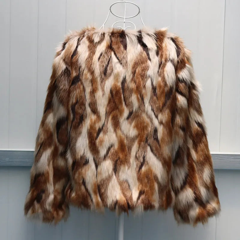 Korean slim-fit women's artificial fur coat in street fashion style with regular sleeves.