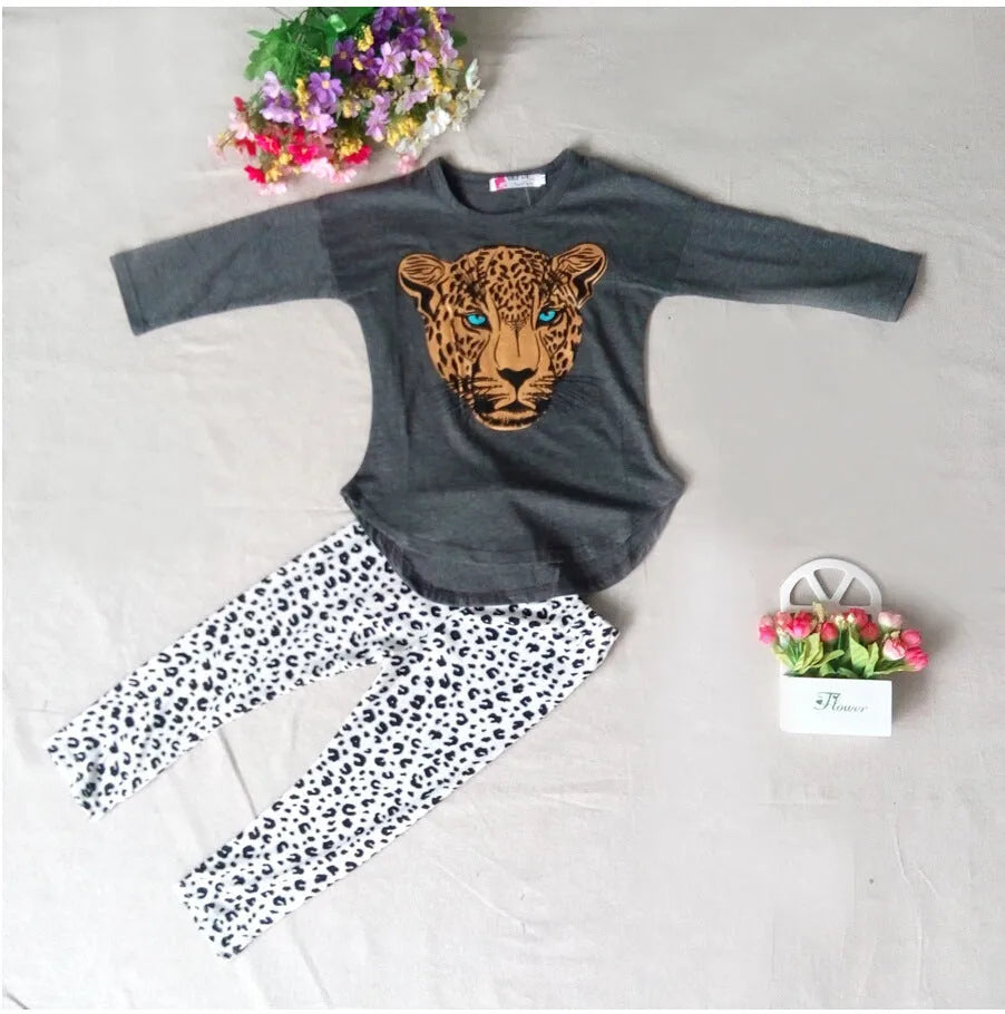 Children's short sleeve two-piece summer pants suit set in a casual style.