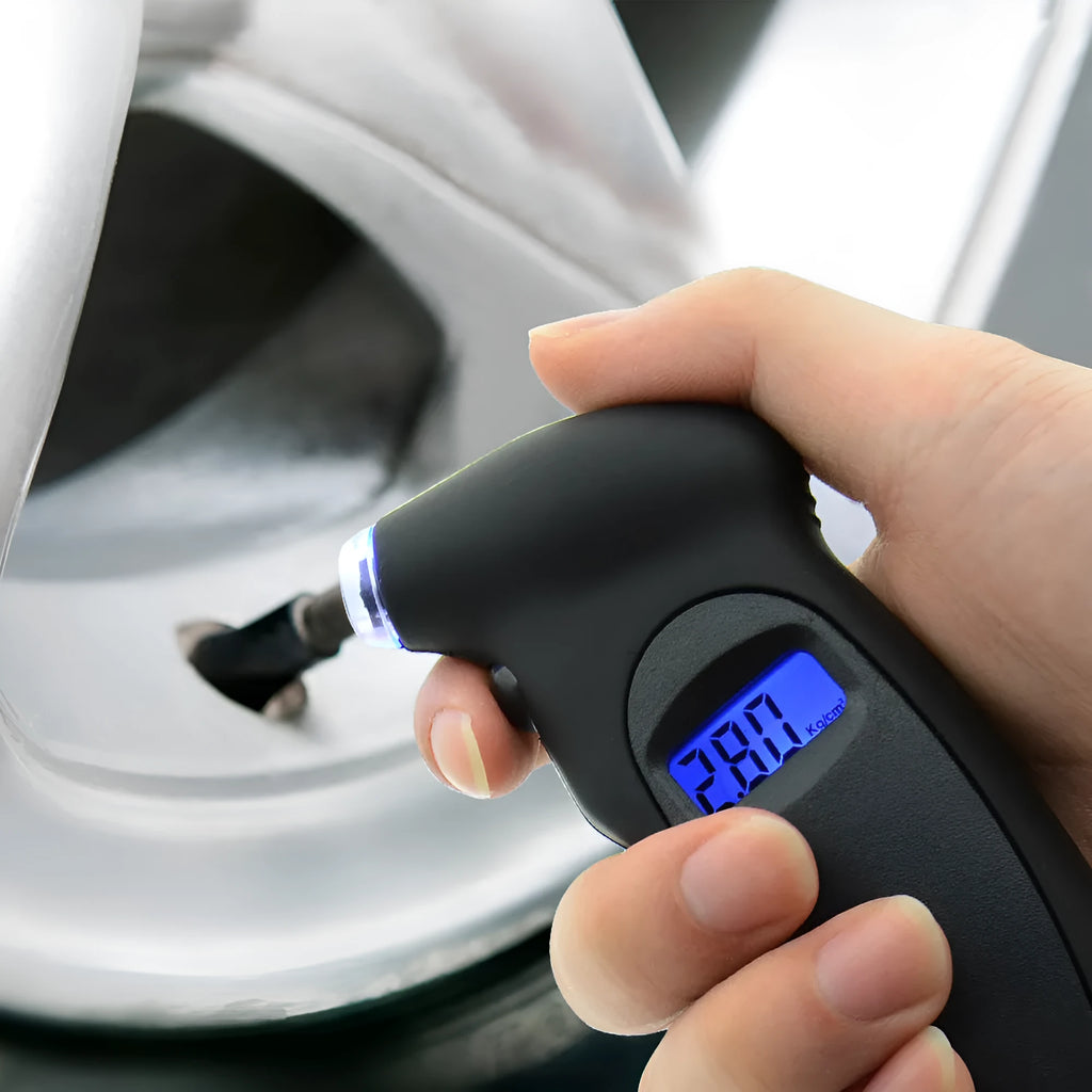 Digital tire pressure gauge reading 0-150 PSI with auto shut-off, compact 13.8x5.6x3 cm