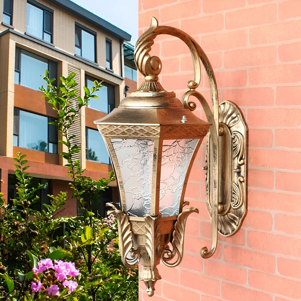 European-style solar courtyard lamp in black or bronze colour with remote control