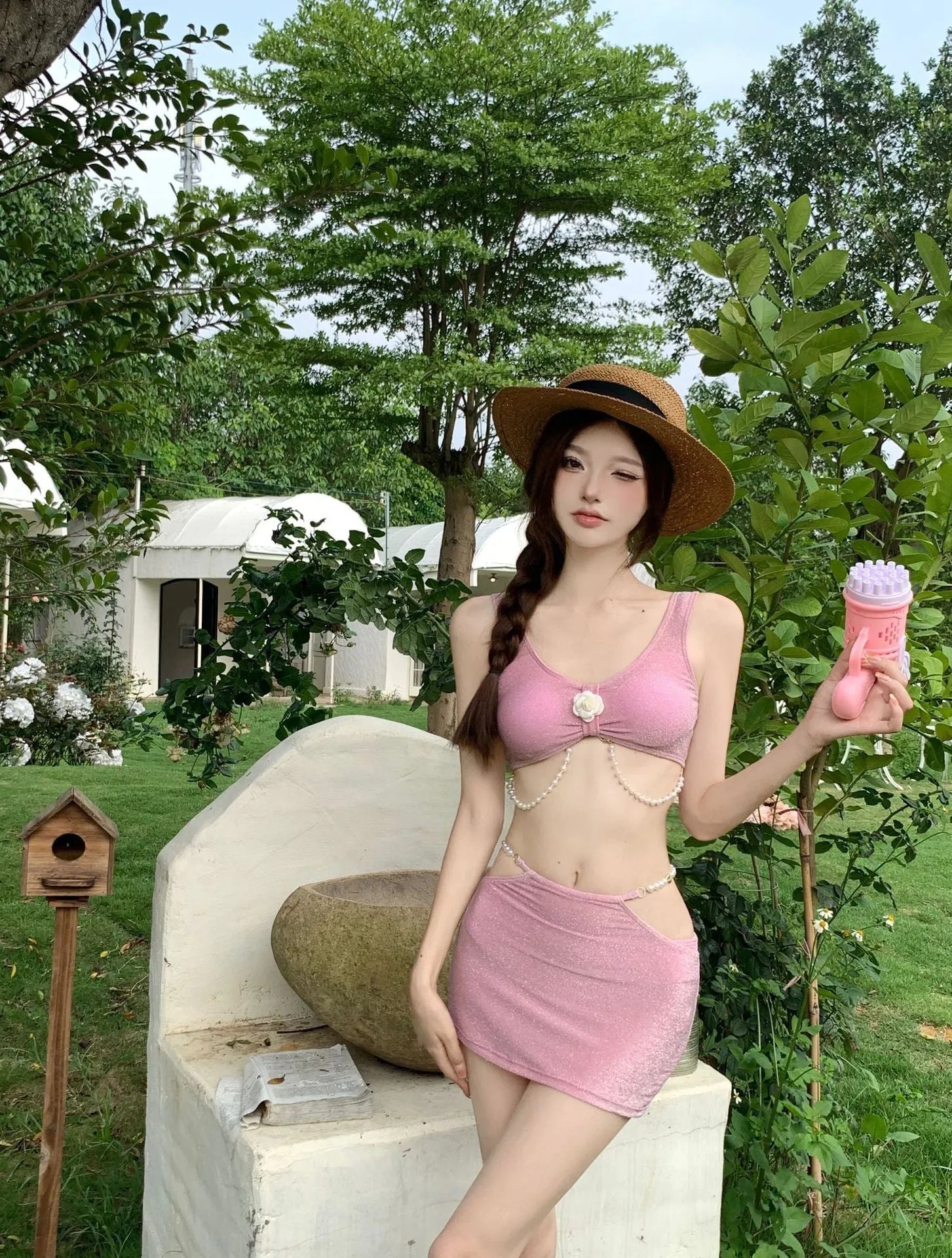 Women's pink and black three-piece polyester bikini for swimming and hot springs.