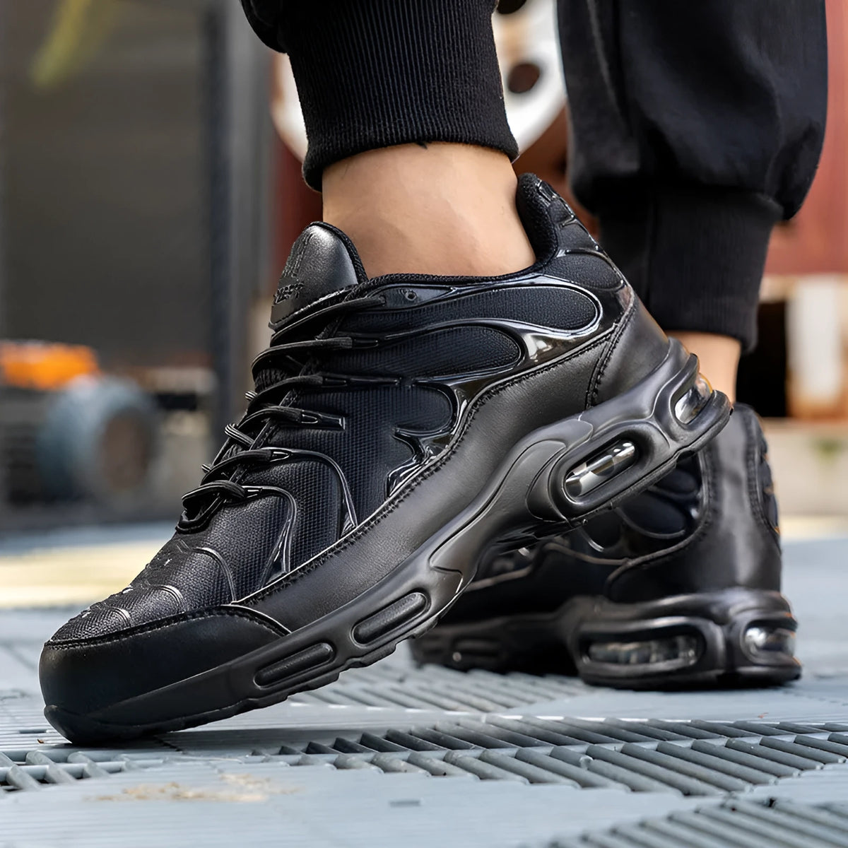 Black leather low-top safety sneakers with non-slip outsole, anti-smash and anti-scratch protection, available in sizes 41-47.