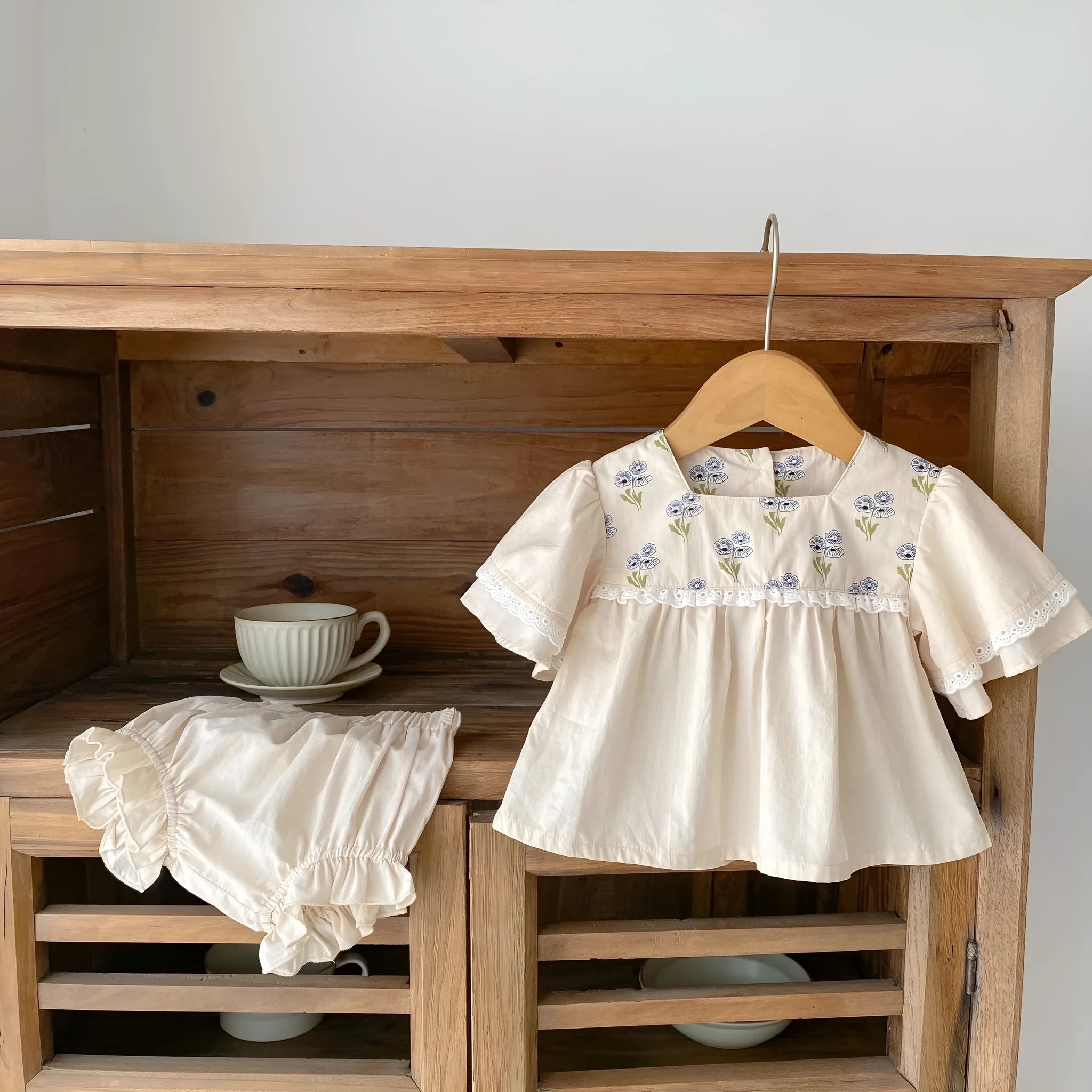 Apricot floral cotton two-piece suit for baby girls with horn puff short sleeves and square collar