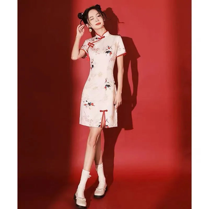 Short cheongsam dress for bridesmaids with crane print and quarter sleeves in polyester, available in sizes S to XXL