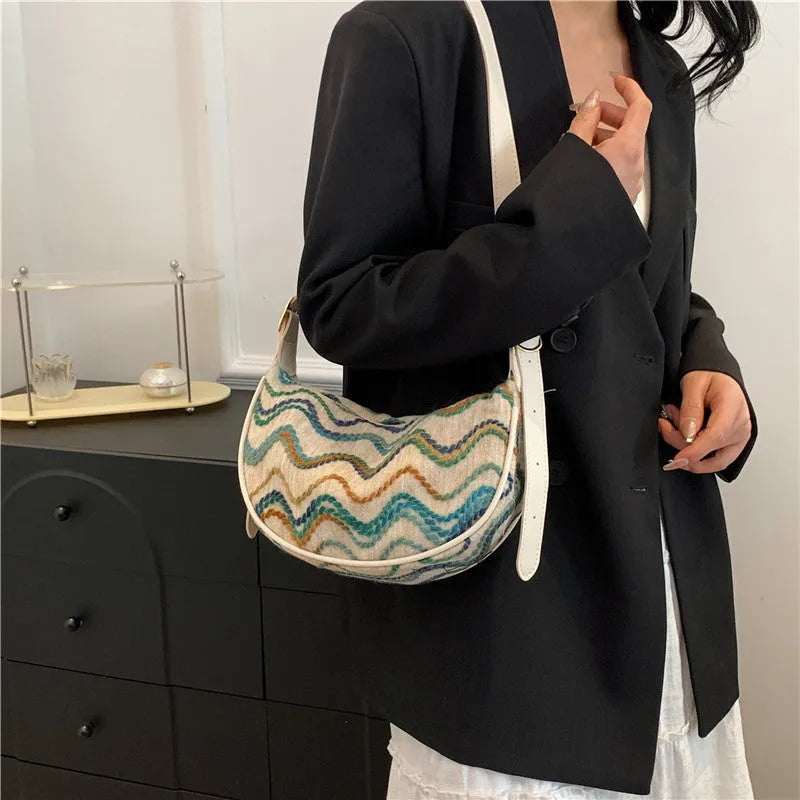 Women's woven straw crossbody bag with internal organisation compartments