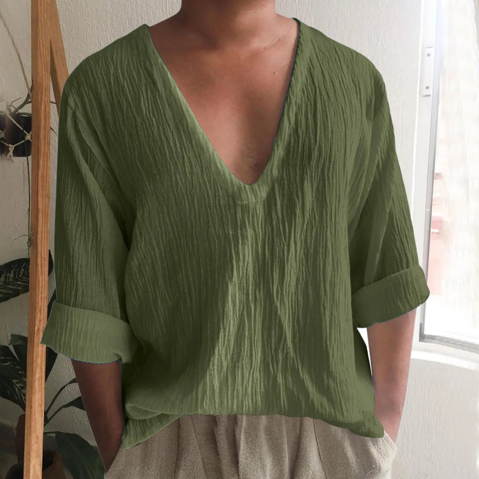 Men's British style washed cotton t-shirt with V-neck and long sleeves in solid colours
