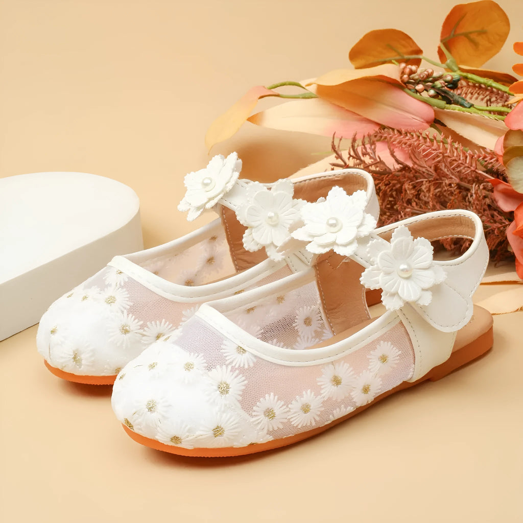 White flat bottom girls shoes with PU leather upper, Velcro fastening, and floral element for Han Chinese clothing